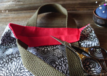 Load image into Gallery viewer, Little Tote, Chrysanthemum x Red