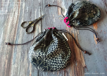 Load image into Gallery viewer, Shikibana Monyou Black, Temari Kinchaku Purse, tkjp0001