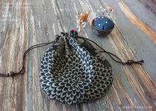 Load image into Gallery viewer, Shikibana Monyou Black, Temari Kinchaku Purse, tkjp0001