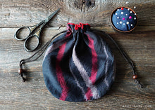 Load image into Gallery viewer, Repurposed Vintage Kimono Temari Kinchaku Purse, Black x Red, tkvk0002