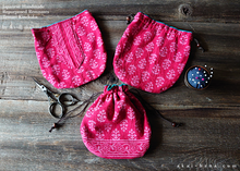 Load image into Gallery viewer, Repurposed Indian Calico Temari Kinchaku (drawstring) Purse, Red, tkvu0005