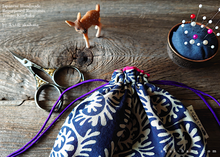 Load image into Gallery viewer, Repurposed Indian Dress Temari Kinchaku (drawstring) Purse ⦿tkvu0007