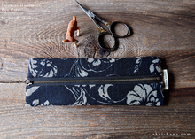 Load image into Gallery viewer, Japanese Handmade Pen Case, Aizome Style Print, Botanical ⦿zc20p0010