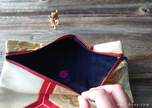 Load image into Gallery viewer, Repurposed Vintage Kimono Obi Foldover Clutch, Japanese Handmade, zc25f0002