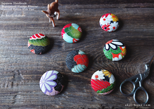 Load image into Gallery viewer, Repurposed Vintage Kimono Covered Button Elastic Ties ⦿phvk0008
