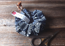 Load image into Gallery viewer, Japanese Handmade Scrunchies, Monotone Floral ⦿scaf0005
