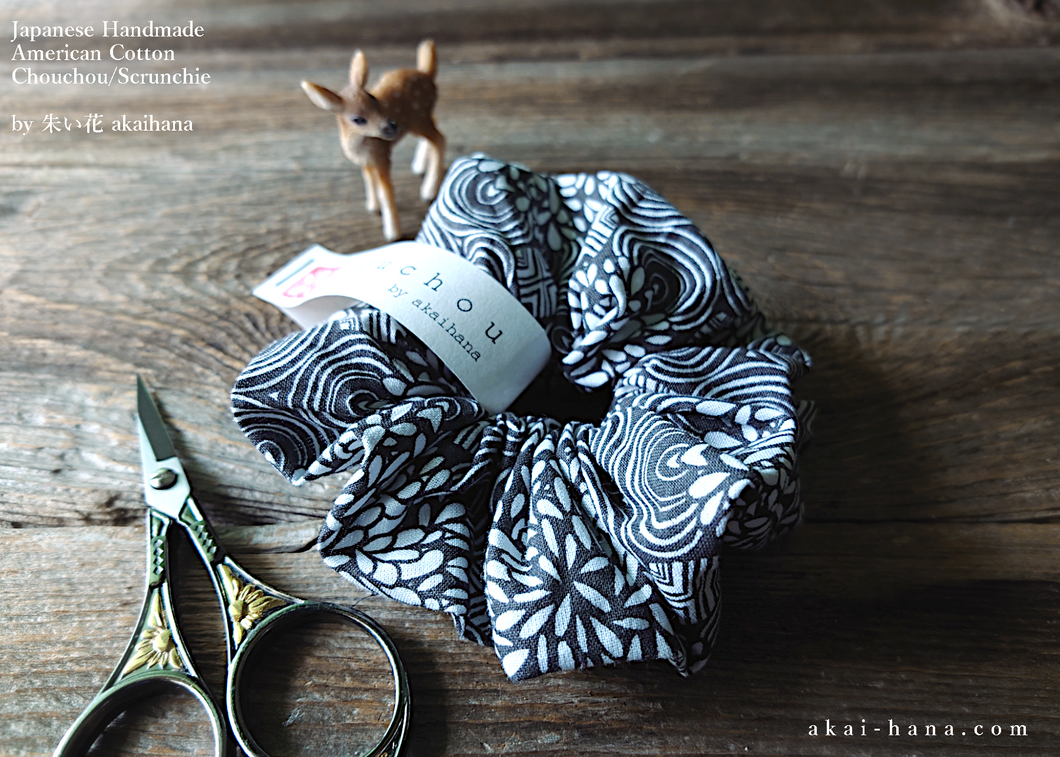 Japanese Handmade Scrunchies, Gray Chrysanthemum ⦿scaf0018