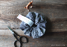 Load image into Gallery viewer, Japanese Handmade Scrunchies, Gray Chrysanthemum ⦿scaf0018
