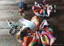 Load image into Gallery viewer, Japanese Handmade Kimono Style Scrunchies, Hana Kenran ⦿scjf0013
