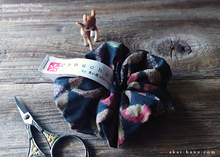 Load image into Gallery viewer, Japanese Handmade Kimono Style Scrunchies, Gara Shippou ⦿scjf0038
