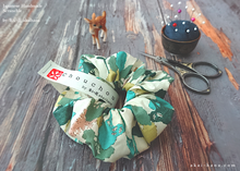 Load image into Gallery viewer, Japanese Handmade Chouchou/Scrunchies, Wonder Forest White, scjf0052
