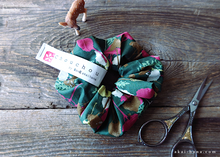 Load image into Gallery viewer, Japanese Handmade Chouchou/Scrunchies, Wonder Forest Green, scjf0054
