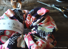 Load image into Gallery viewer, Japanese Handmade Kimono Style Scrunchies, Hikita Hanaguruma Black, scjf0057
