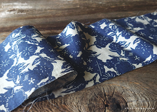 Load image into Gallery viewer, Japanese Handmade Linen Scrunchies, Indigo Floral  ⦿scjf0075
