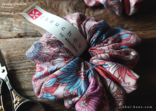 Load image into Gallery viewer, Japanese Handmade Double Gauze Scrunchies,  Flower Garden Pink ⦿scjf0080
