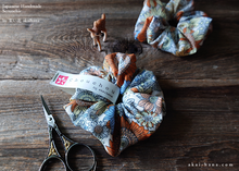 Load image into Gallery viewer, Japanese Handmade Double Gauze Scrunchies,  Flower Garden Yellow ⦿scjf0081
