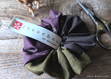 Load image into Gallery viewer, Handcrafted Scrunchies with Japanese Vintage Remnants ⦿scjf0093
