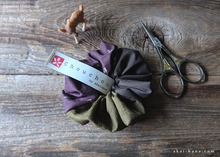 Load image into Gallery viewer, Handcrafted Scrunchies with Japanese Vintage Remnants ⦿scjf0093
