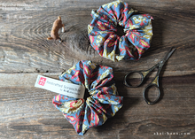 Load image into Gallery viewer, Japanese Handcrafted Scrunchies, Sand Blue x Brink Pink ⦿scjf0117
