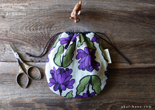 Load image into Gallery viewer, Japanese Handmade Temari Kinchaku (Drawstring) Purse, Floral Purple⦿tkjp0020
