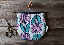 Load image into Gallery viewer, Japanese Handmade Temari Kinchaku (Drawstring) Purse, Floral Pink ⦿tkjp0022
