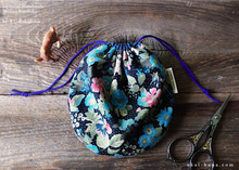 Load image into Gallery viewer, Japanese Handmade Temari Kinchaku (Drawstring) Purse, Black Floral ⦿tkjp0024
