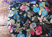 Load image into Gallery viewer, Japanese Handmade Temari Kinchaku (Drawstring) Purse, Black Floral ⦿tkjp0024
