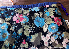 Load image into Gallery viewer, Japanese Handmade Temari Kinchaku (Drawstring) Purse, Black Floral ⦿tkjp0024
