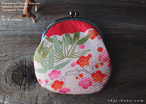 :: Clearance :: Repurposed Vintage Kimono Gamaguchi, Japanese Handmade Frame Purse ⦿gpjf0001