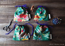 Load image into Gallery viewer, Little Kinchaku Purse, Hanayaka Remnants various size ⦿kpjf1100A
