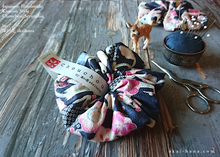 Load image into Gallery viewer, Japanese Handmade Kimono Style Scrunchies, Ume (Plum) and Hikita Navy, scjf0003
