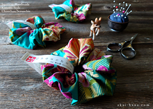 Load image into Gallery viewer, Japanese Handmade Kimono Style Chouchou/Scrunchies, Turquoise Floral, scjf0017
