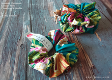 Load image into Gallery viewer, Japanese Handmade Kimono Style Chouchou/Scrunchies, Turquoise Floral, scjf0017
