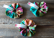 Load image into Gallery viewer, Japanese Handmade Kimono Style Chouchou/Scrunchies, Turquoise Floral, scjf0017
