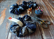 Load image into Gallery viewer, Japanese Handmade Kimono Style Scrunchies, Yukata Yohryū Crape, scjf0042
