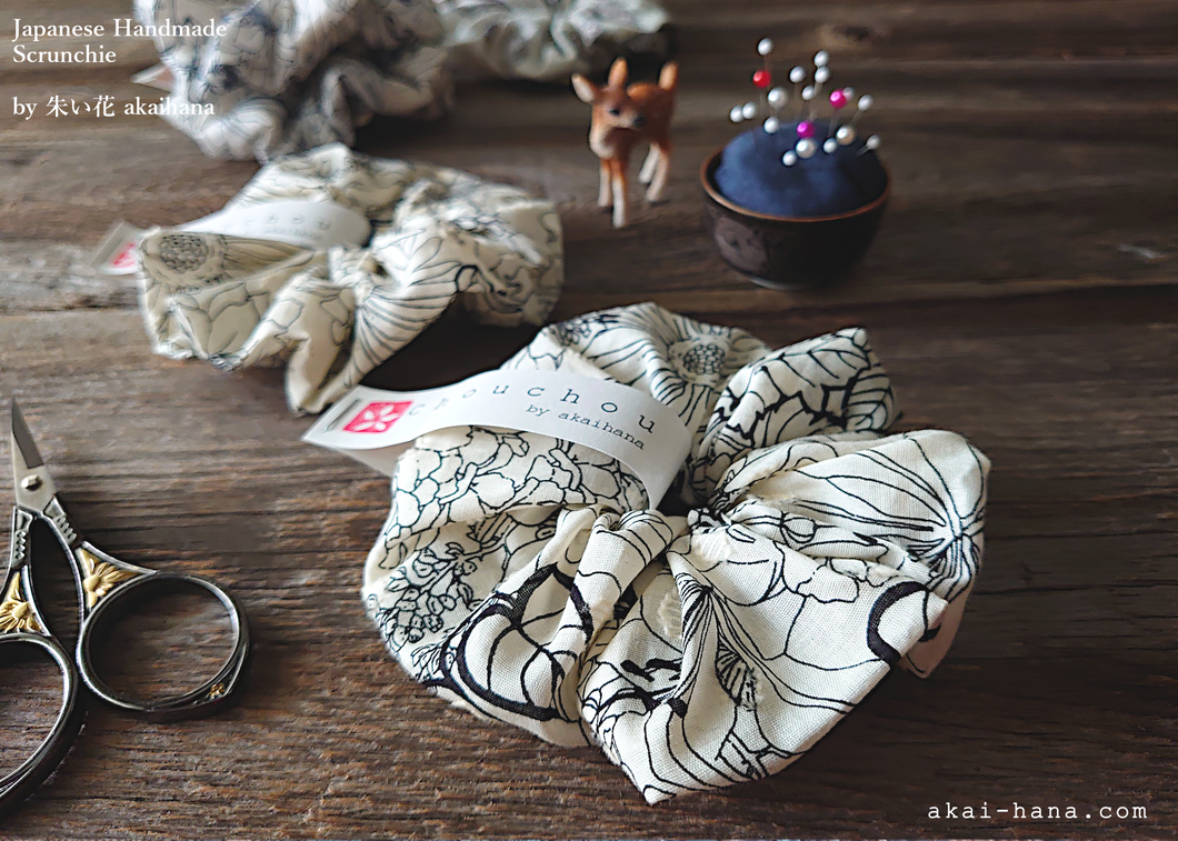 Japanese Handmade Chouchou/Scrunchies, Line Drawing Floral, Black x Ivory, scjf0050