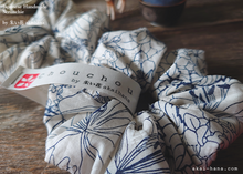Load image into Gallery viewer, Japanese Handmade Scrunchies, Line Drawing Floral, Navy x White, scjf0051
