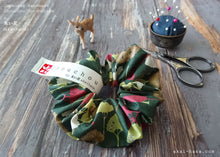 Load image into Gallery viewer, Japanese Handmade Chouchou/Scrunchies, Wonder Forest Green, scjf0054

