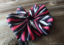 Load image into Gallery viewer, Japanese Handmade Kimono style Scrunchies, Benio, scjf0063
