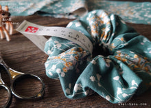 Load image into Gallery viewer, Japanese Handmade Cotton Linen Scrunchies, Flower Bouquet, Grayish Green
