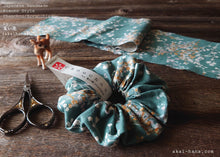 Load image into Gallery viewer, Japanese Handmade Cotton Linen Scrunchies, Flower Bouquet, Grayish Green
