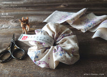 Load image into Gallery viewer, Japanese Handmade Cotton Linen Scrunchies, Flower Bouquet, Ivory

