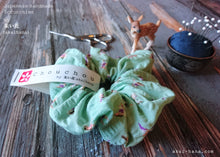 Load image into Gallery viewer, Japanese Handmade Scrunchies, Singing Birds, scjf0078
