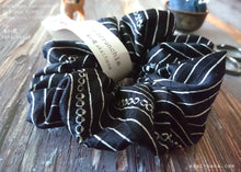 Load image into Gallery viewer, Vintage Kimono Scrunchies, Shibori Black x White, Japanese Handmade
