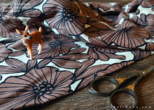 Load image into Gallery viewer, Japanese Handmade Infinity Scarf, Linen x Cotton, Nordic Floral
