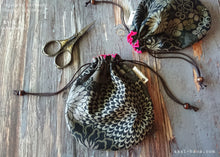 Load image into Gallery viewer, Shikibana Monyou Black, Temari Kinchaku Purse, tkjp0001
