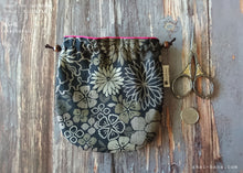 Load image into Gallery viewer, Shikibana Monyou Black, Temari Kinchaku Purse, tkjp0001
