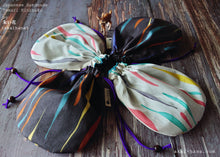 Load image into Gallery viewer, Mizu Fūsen (Water Balloon) White, Temari Kinchaku Purse, tkjp0005
