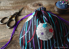 Load image into Gallery viewer, Japanese Handmade Temari Kinchaku Purse, Flower Balls Black, tkjp0006
