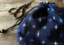 Load image into Gallery viewer, Japanese Handmade Temari Kinchaku Purse, Kurume Kasuri (Japanese Ikat), Blue Cross ⦿kpjf1015
